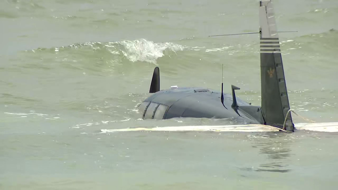 Small plane makes emergency landing in water near Honeymoon Island, fire department says