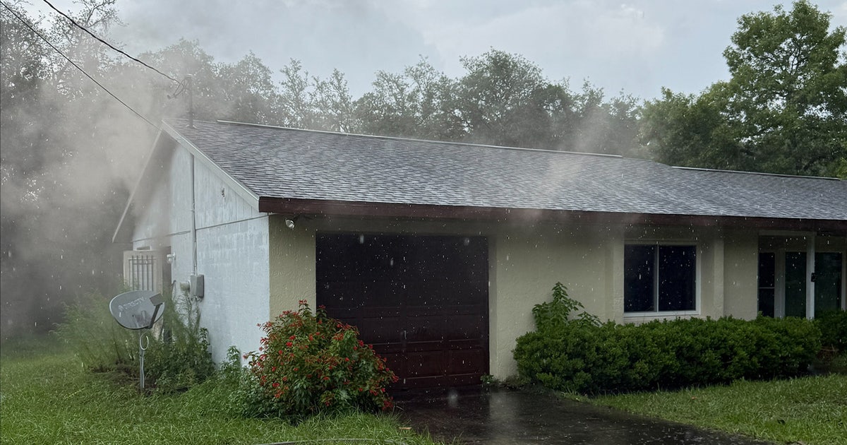 Lecanto home struck by lighting, smoke pours from garage: CCFR