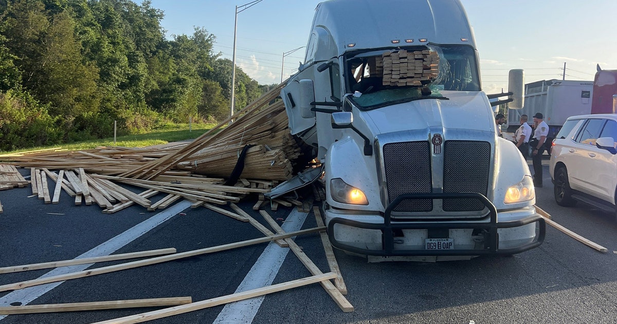 Apollo Beach I-75 crash: Semi-truck spills lumber on roadway, driver cited: FHP