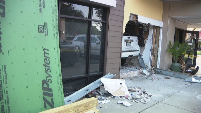 Driver loses control of SUV before slamming into Carrollwood restaurant, 3 vehicles