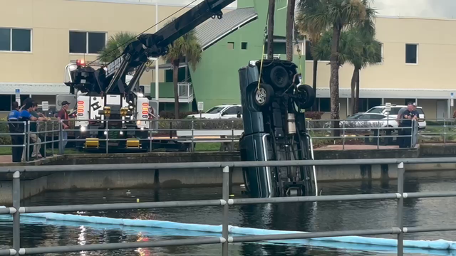 One dead after car crashes into pond in Pinellas Park: FHP