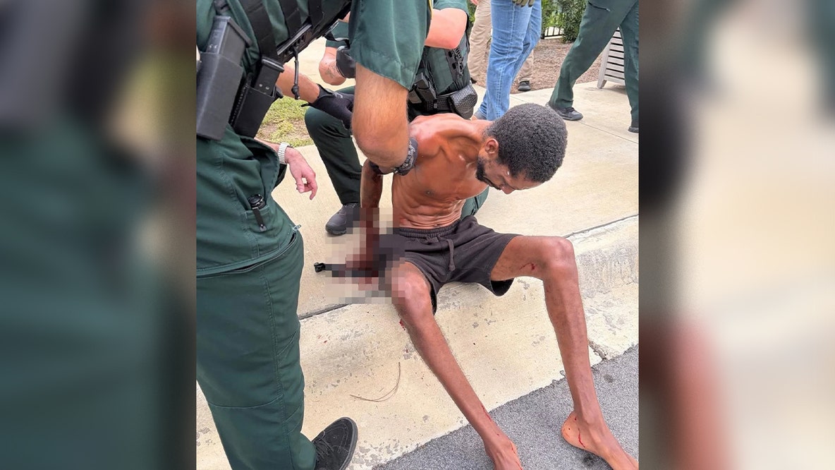 Florida man accused of exposing himself, throwing TV at deputies: ‘Imma kill y'all’