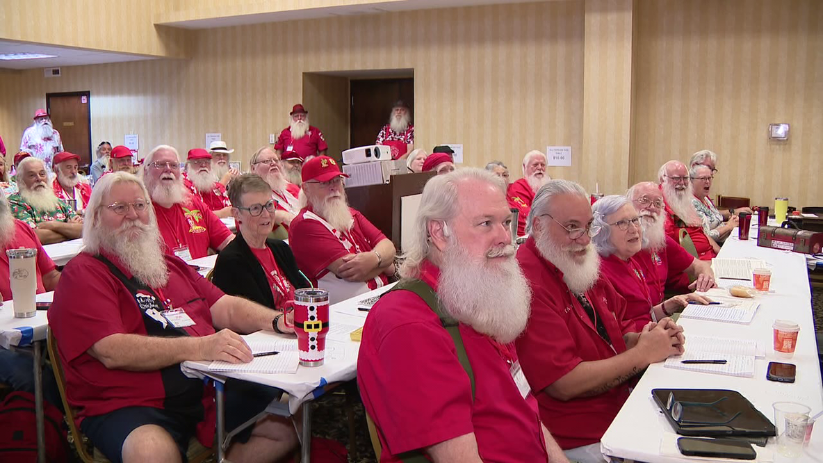 Professional Santas, Mrs. Clauses gather in Tarpon Springs for annual workshop
