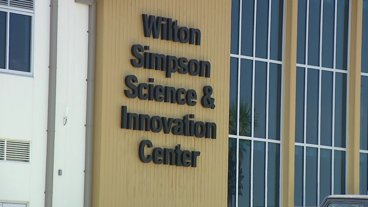 Florida election controversy: Candidate name on Pasco polling building