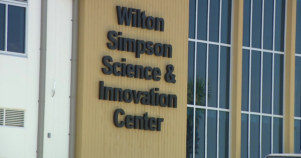 Florida election controversy: Candidate name on Pasco polling building