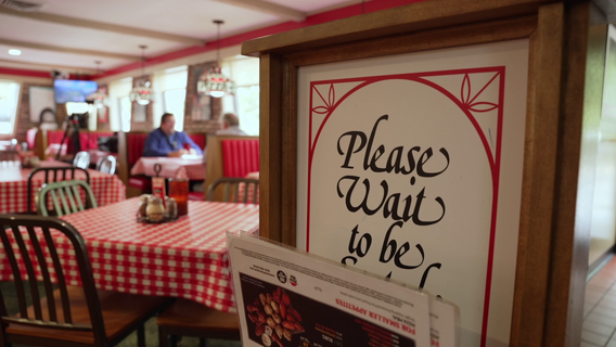 Pizza Hut in Homosassa Springs revives classic 1980s look, sees sales soar