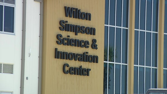 Florida election controversy: Candidate name on Pasco polling building
