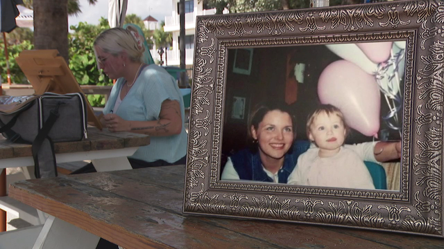 St. Pete Beach artist turns paintings into fundraiser for mom’s brain surgery