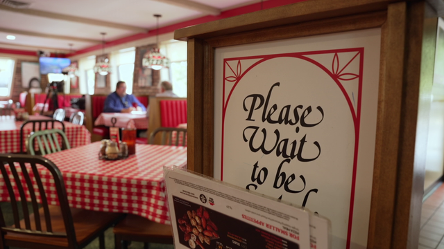 Pizza Hut in Homosassa Springs revives classic 1980s look, sees sales soar