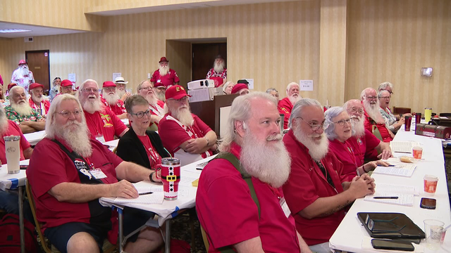 Professional Santas, Mrs. Clauses gather in Tarpon Springs for annual workshop