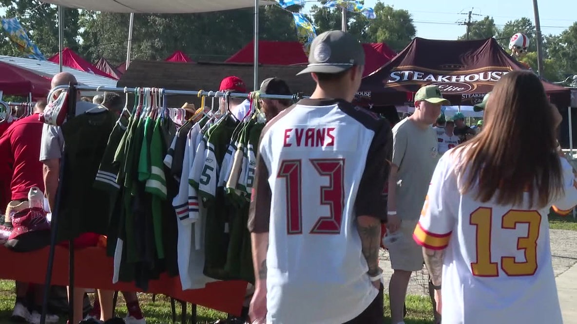 Leatherheads Tailgate Crew returns for Buccaneers first home game