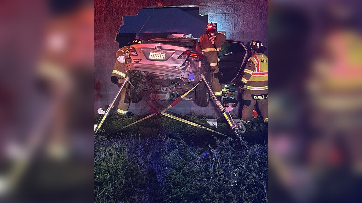 3 hospitalized after car crashes into abandoned Winter Haven building: Police