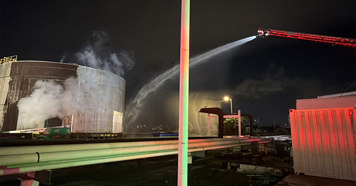Incêndio em tanque de enxofre libera gás sulfídrico e fecha canal no porto de Tampa