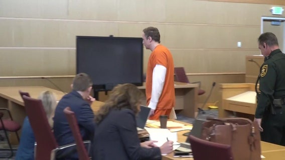 Plastic surgeon charged with murder of attorney questions first witnesses in trial