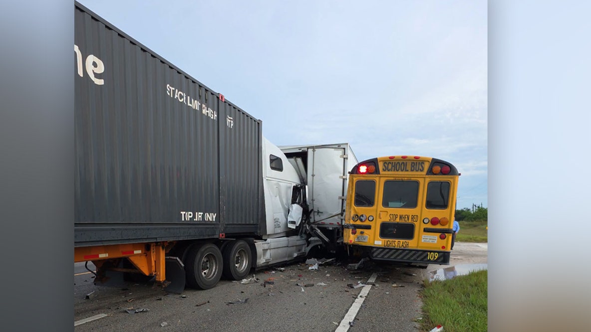 School bus clipped by box truck in Highlands County crash on US 27: HCSO