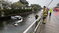 2 hospitalized after vehicles submerged in pond following Oldsmar crash: PCSO