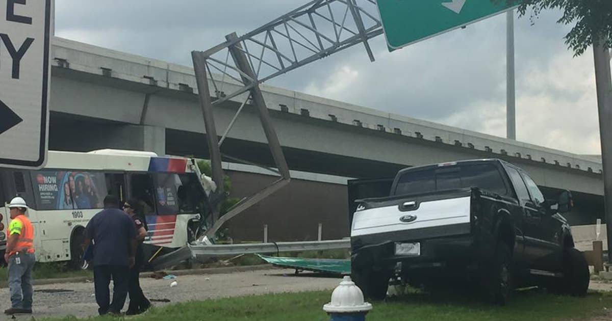 32 injuries reported in METRO Houston bus crash | FOX 26 Houston