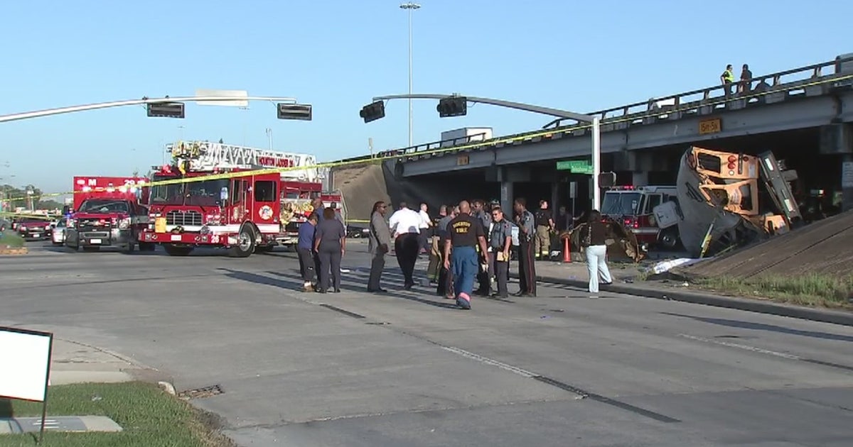 Guardrail scrutinized after deadly bus crash | FOX 26 Houston