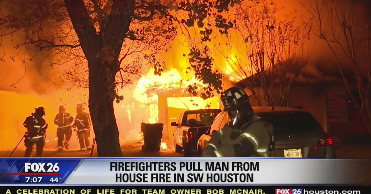 Firefighters pull man from house fire in southwest Houston | FOX 26 Houston