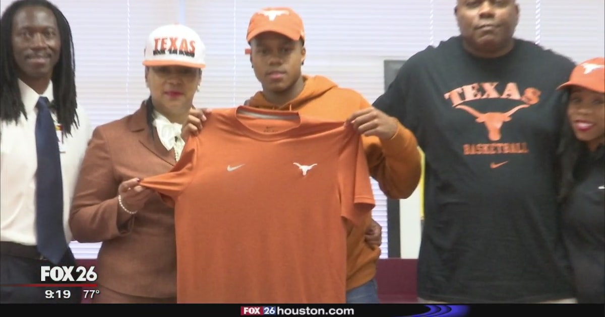 Yates star Jacob Young signs with UT hoops | FOX 26 Houston