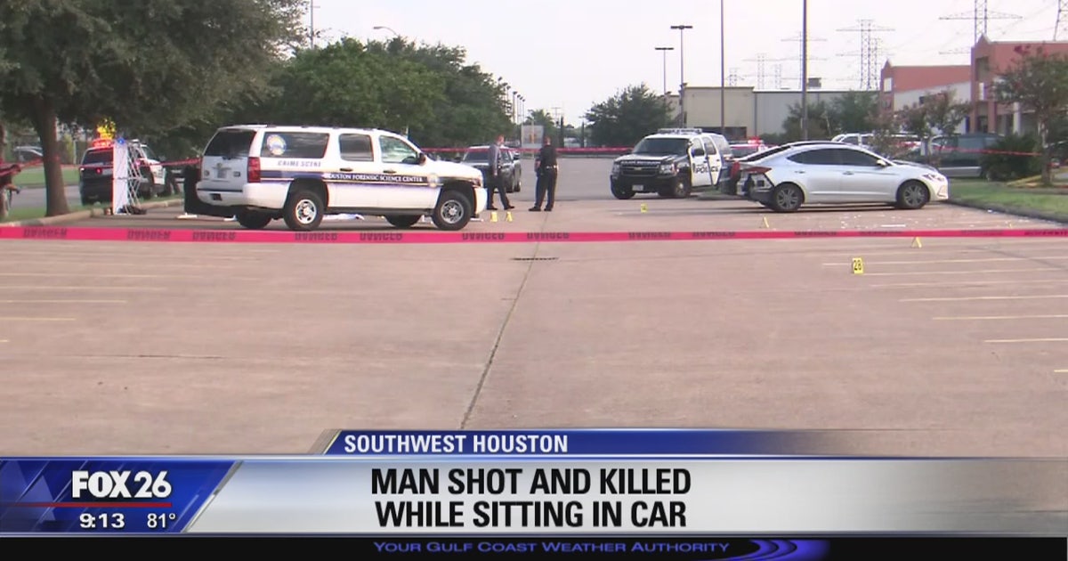 Man shot to death outside southwest Houston strip center | FOX 26 Houston