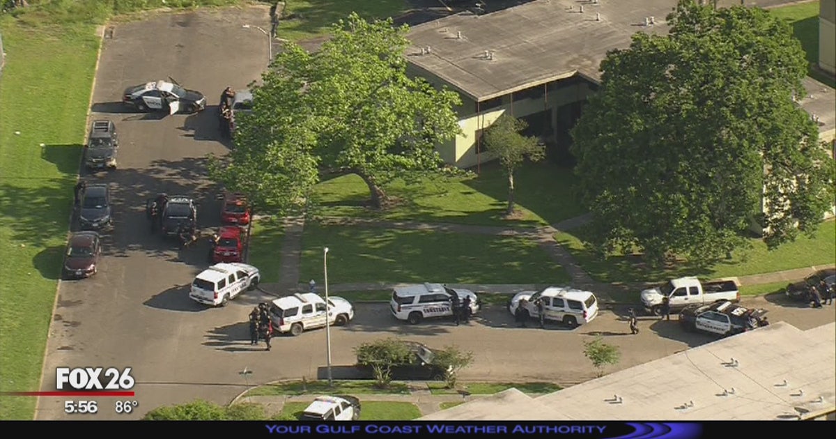 SWAT standoff ends at southeast Houston apartment | FOX 26 Houston