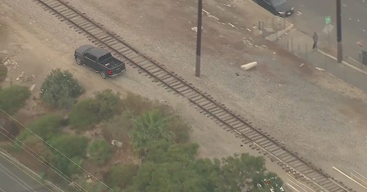Police pursuit of reported stolen truck ends in standoff | FOX 26 Houston