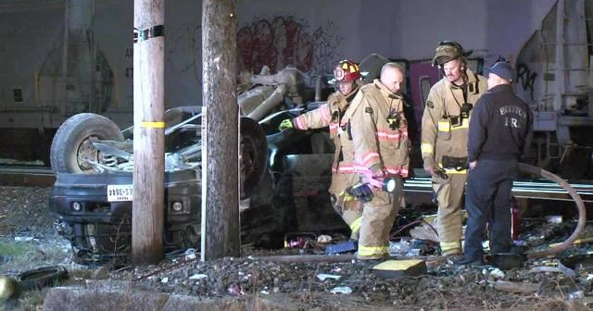 Three men saved from a fiery truck crash in East Houston | FOX 26 Houston