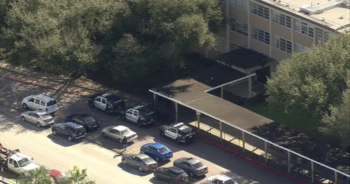 Lockdown lifted at southwest Houston high school | FOX 26 Houston