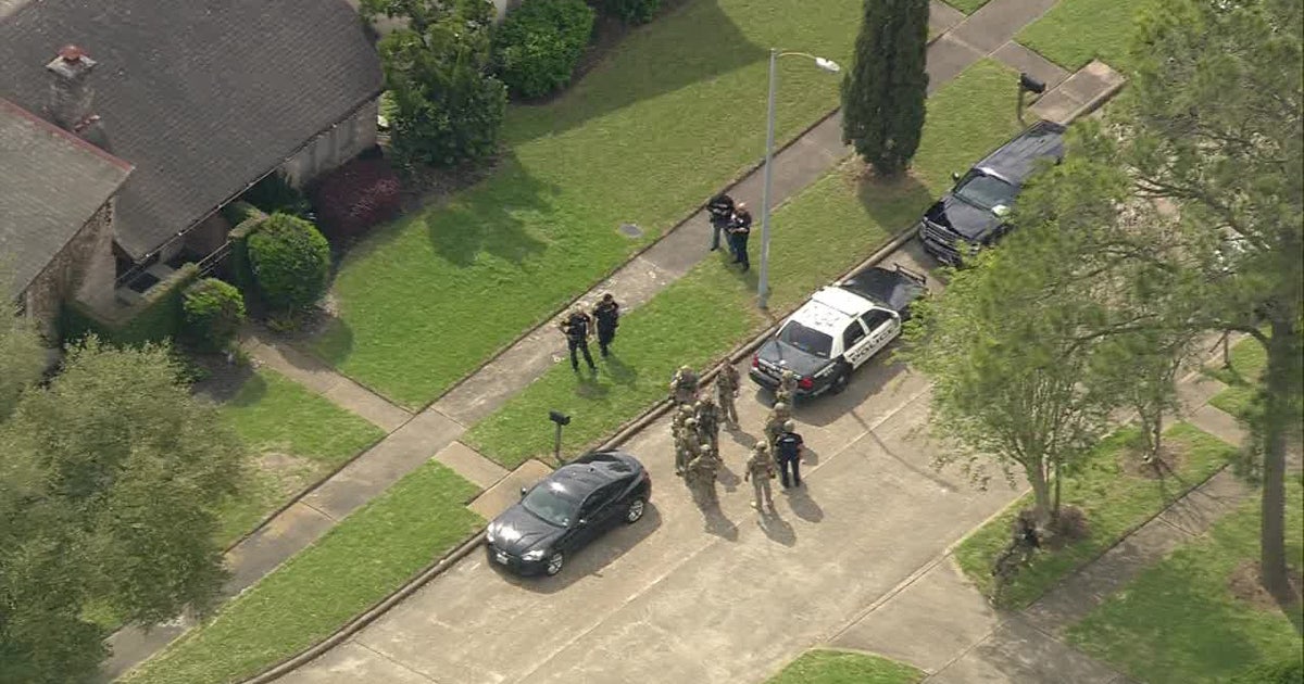 Two officers shot in southwest Houston | FOX 26 Houston
