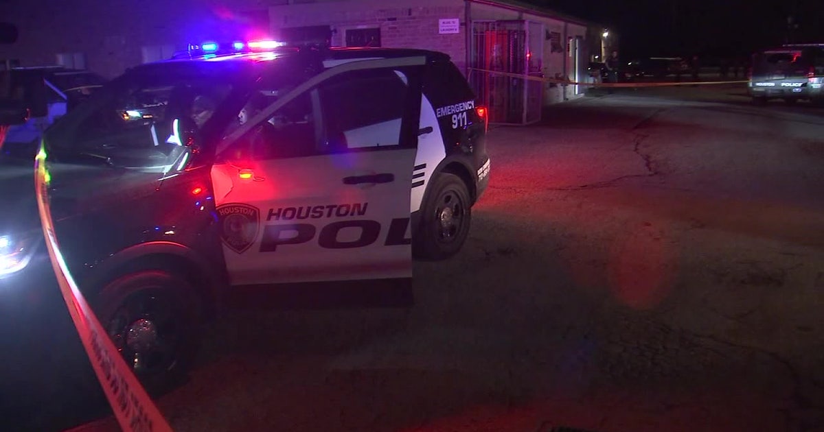 Fist fight turns deadly in southwest Houston apartment complex | FOX 26 ...