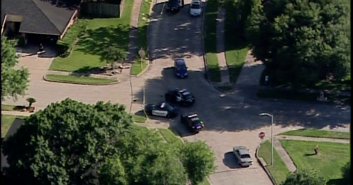 Teen shot after getting off school bus in southwest Houston | FOX 26 ...