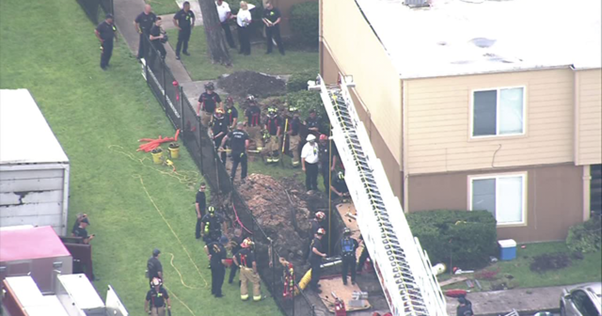 Worker rescued from collapsed trench in southwest Houston | FOX 26 Houston