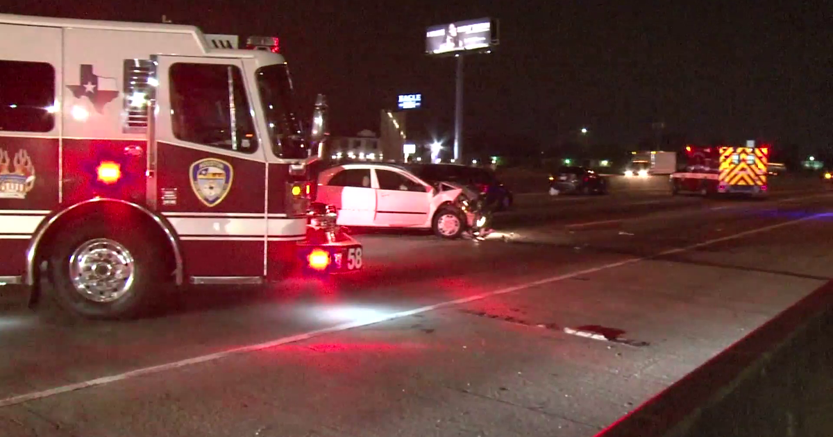 AC unit on North Freeway leads to 6-vehicle crash | FOX 26 Houston