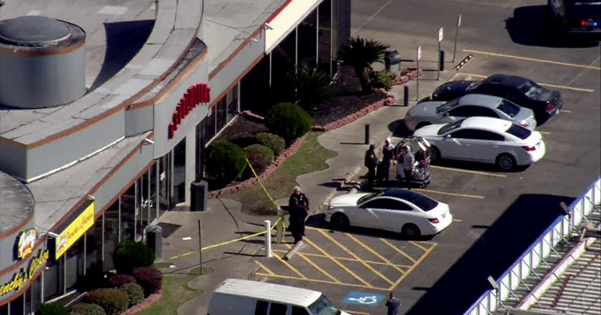 Woman shot outside gas station in west Houston | FOX 26 Houston
