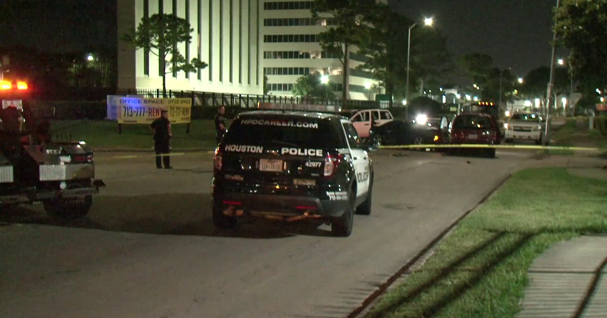 HPD: Man may lose legs after trying to stop carjacker from taking car ...