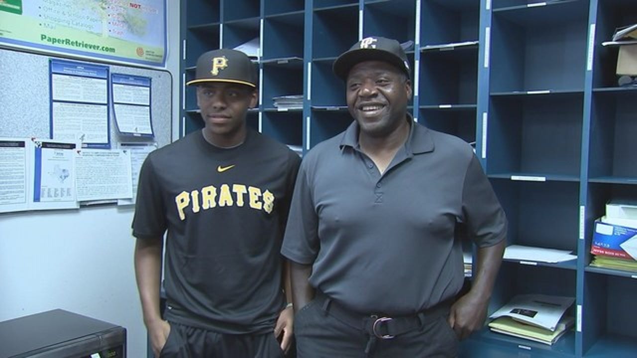 Pirates' Ke'Bryan Hayes, son of ex-Yankees, Phillies star Charlie Hayes,  explains being called out on home run 