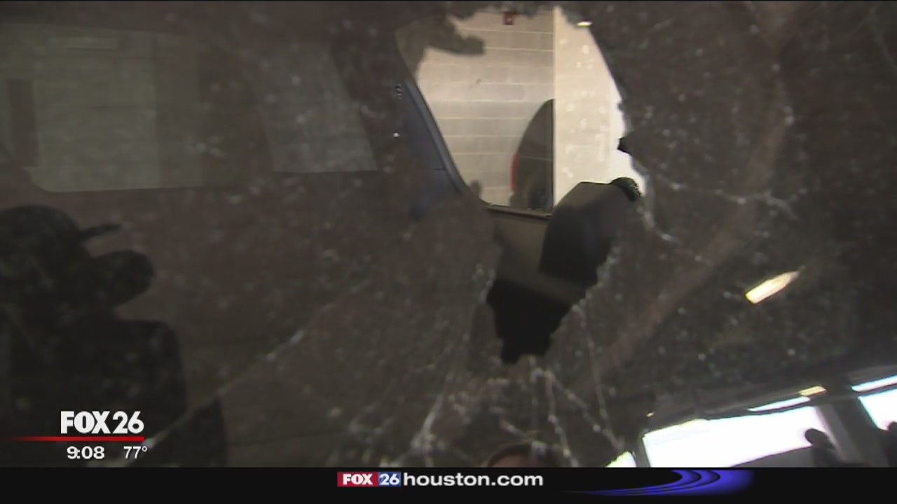 Multiple cars vandalized at Houston apartment complex