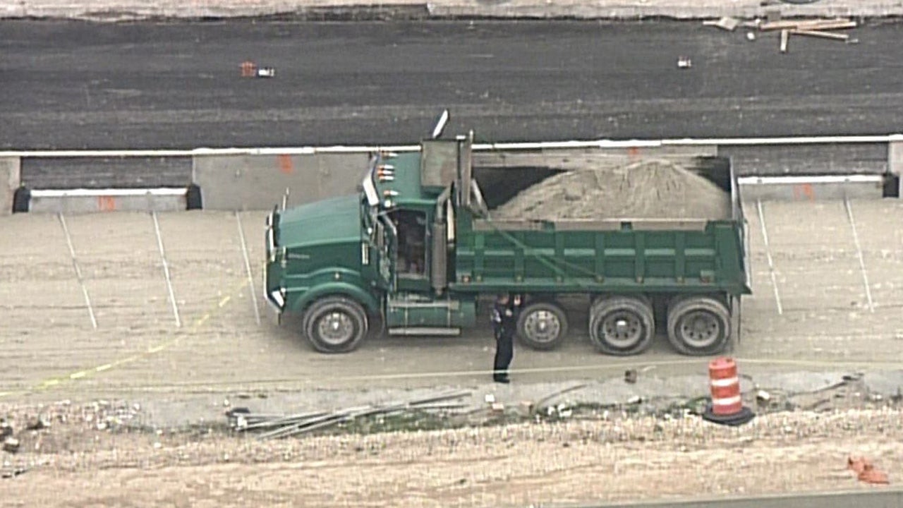 Man dies after struck by dump truck at construction site | FOX 26 Houston