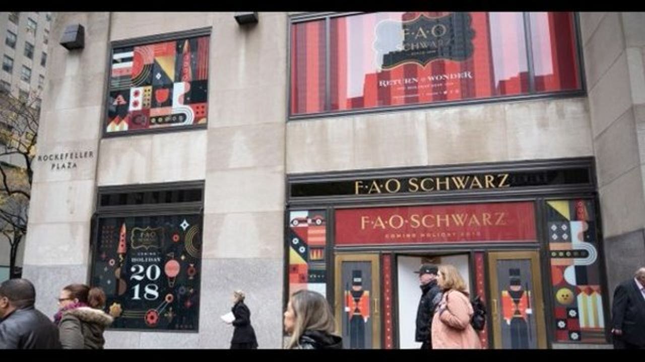 FAO Schwarz closes in on new Times Square location