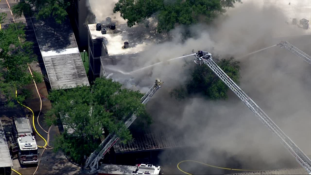 4-alarm apartment fire in southwest Houston | FOX 26 Houston