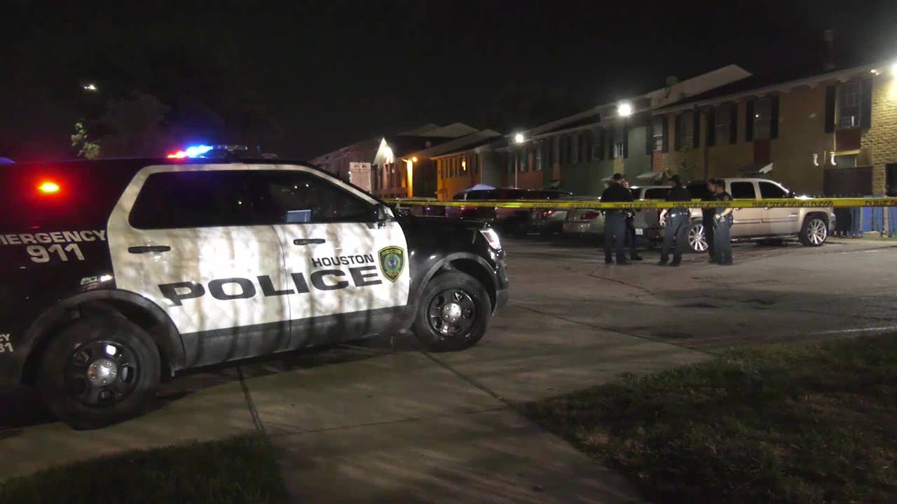 Man Shot Multiple Times In Parking Lot At Southeast Houston Apartment ...