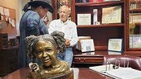 Artist gifts bronze Maleah Davis sculpture to Texas EquuSearch Director Tim Miller