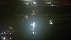 Search for driver of 18-wheeler that crashed into San Jacinto River