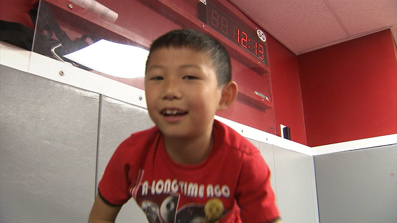 8-year-old with no legs amazes in obstacle course races