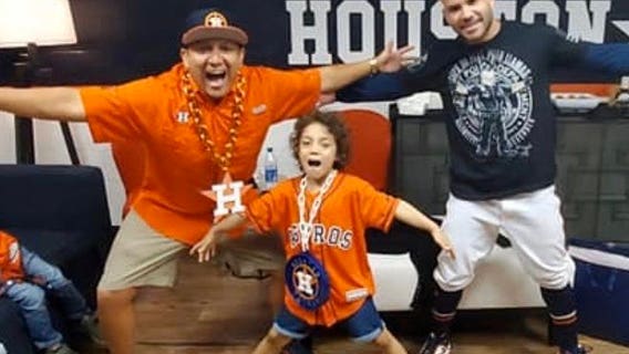 Abigail Arias meets 'her hero' Jose Altuve before World Series game