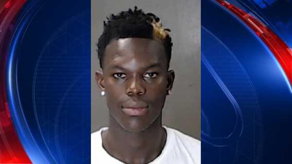 Police: Atlanta Hawks guard Dennis Schroder charged with battery