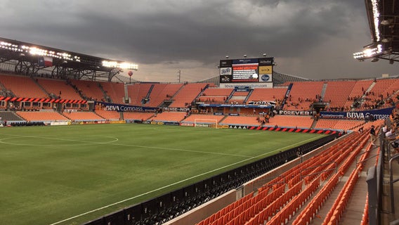 Stormy weather delays start of Dynamo match