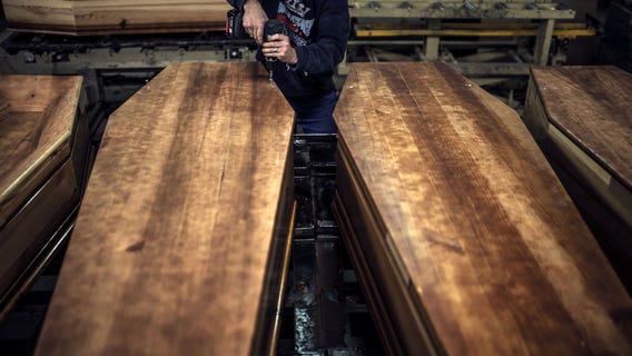 Six Flags will pay couples $600 to lie in a coffin for 30 hours