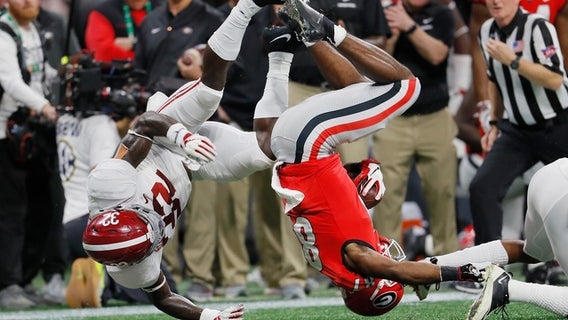 Hurts rallies No. 1 Alabama to 35-28 win over No. 4 Georgia